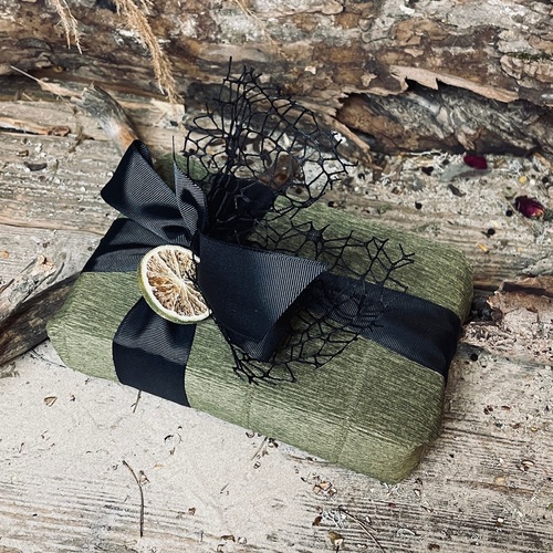 Medium gift wrapping