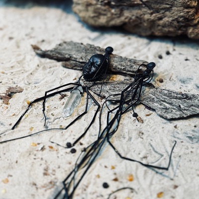 Auskari ar KALNA KRISTĀLU